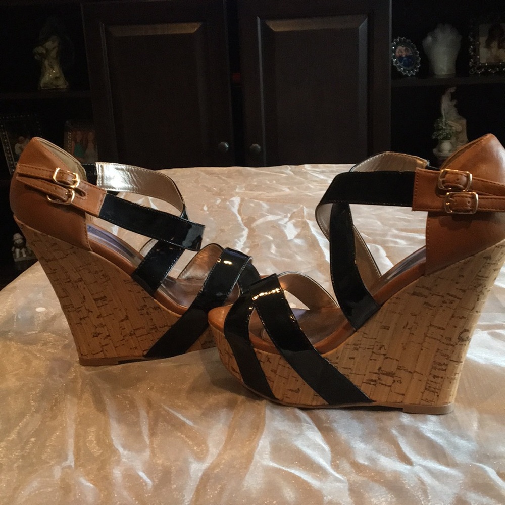 Charlotte Russe brown and black wedge